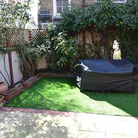 London Stratford - Spacious 2 Bed Flat With Secured Parking & Private Garden Exterior photo