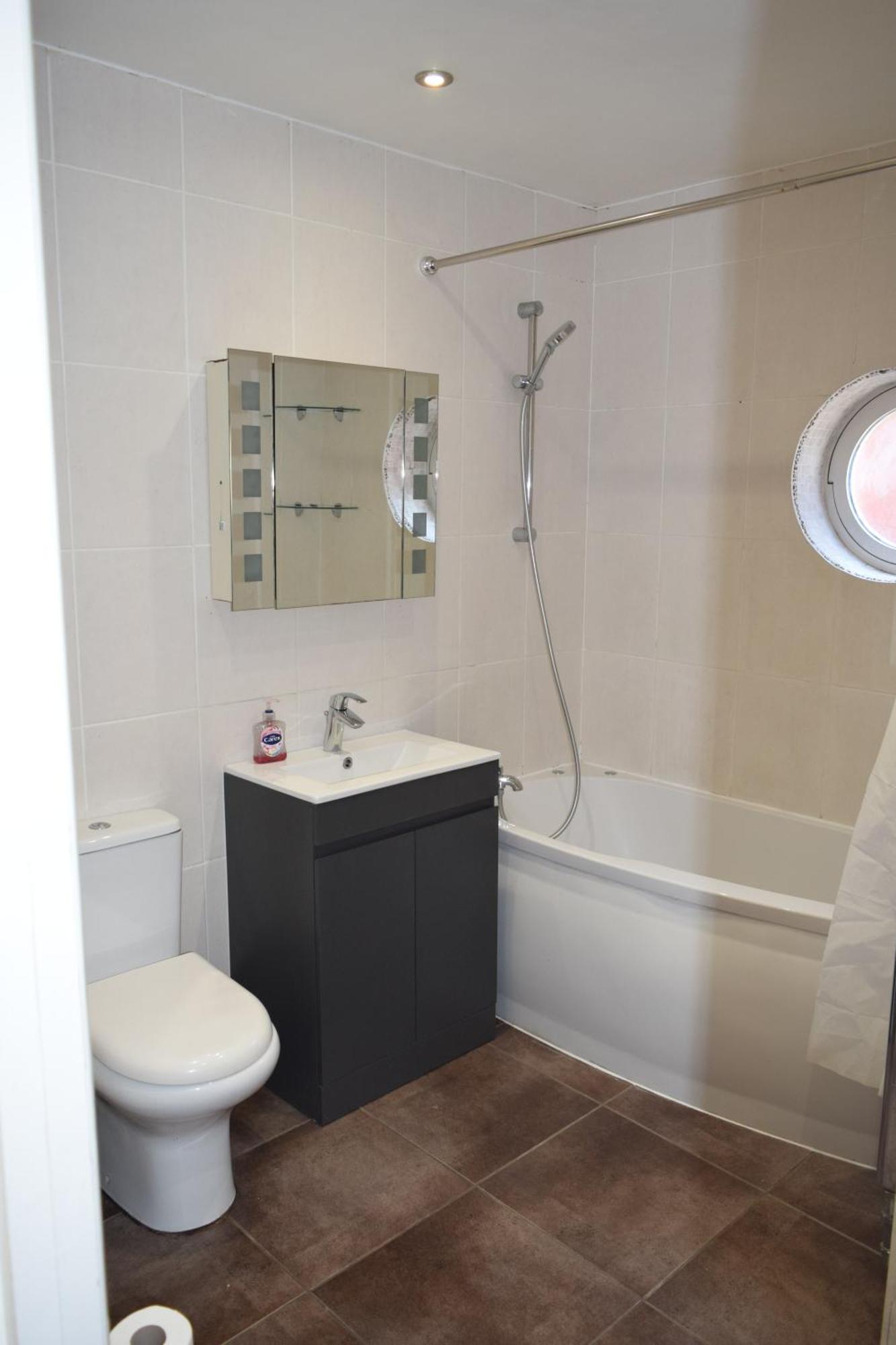 London Stratford - Spacious 2 Bed Flat With Secured Parking & Private Garden Exterior photo