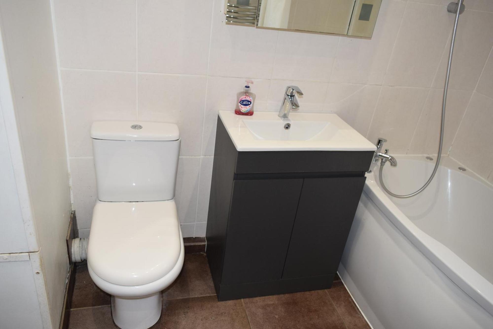 London Stratford - Spacious 2 Bed Flat With Secured Parking & Private Garden Exterior photo