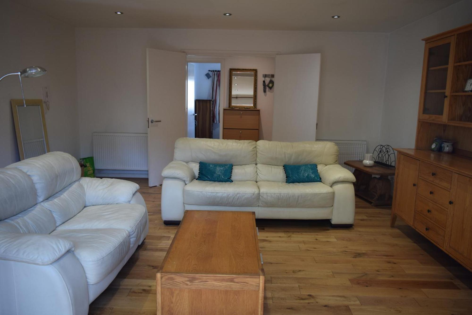 London Stratford - Spacious 2 Bed Flat With Secured Parking & Private Garden Exterior photo