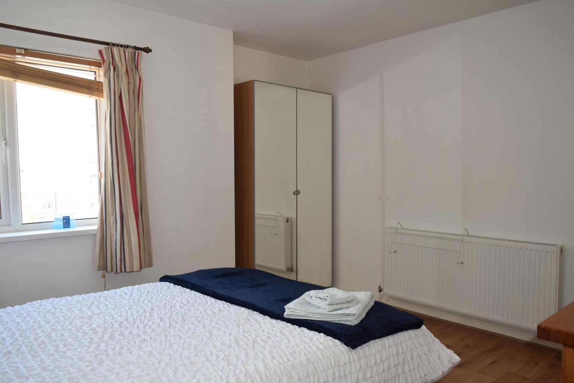 London Stratford - Spacious 2 Bed Flat With Secured Parking & Private Garden Exterior photo