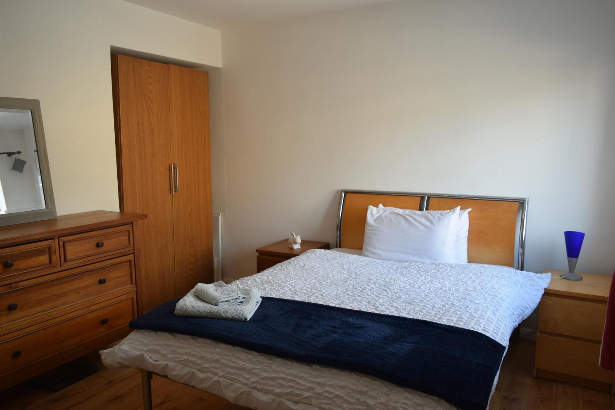 London Stratford - Spacious 2 Bed Flat With Secured Parking & Private Garden Exterior photo