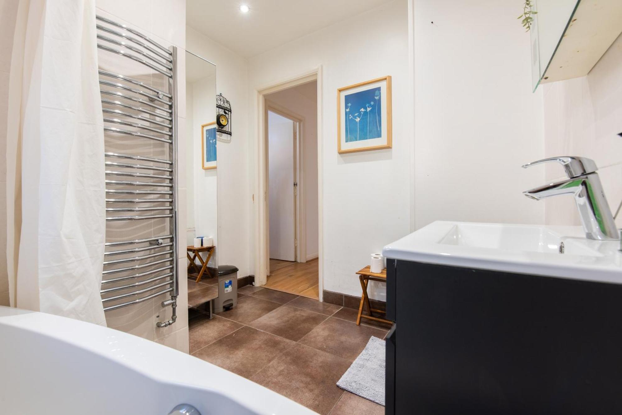 London Stratford - Spacious 2 Bed Flat With Secured Parking & Private Garden Exterior photo